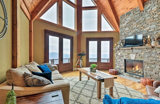 The Barn House: Caldwell Mtn Retreat w/Hot Tub!