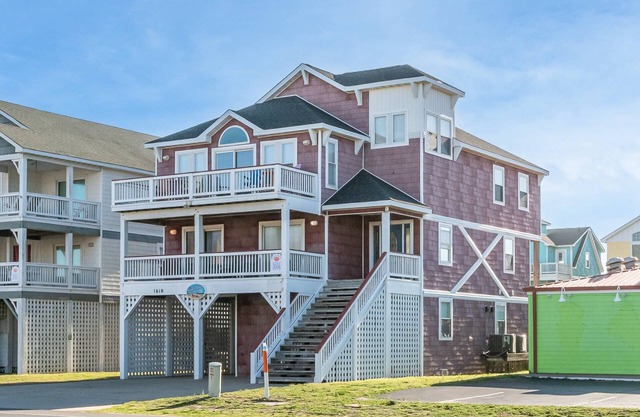 The Barnacle Barn; Tiki Bar, Pool, Rec Room, Hot Tub, Pets OK, Downtown KDH!