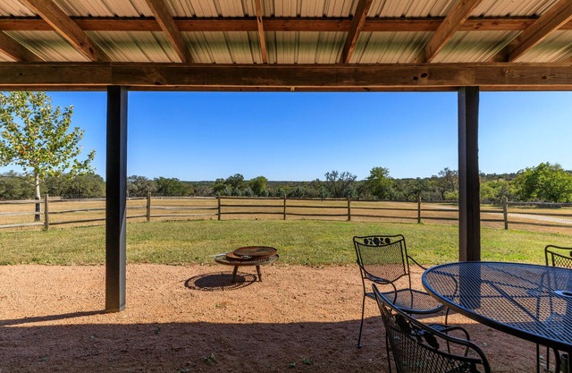 The Barnhouse for 2 @ TimberRose Ranch FBG hot tub
