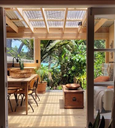 The Bay Cottage - Located Directly Across the Road from 2 Swimming Beaches