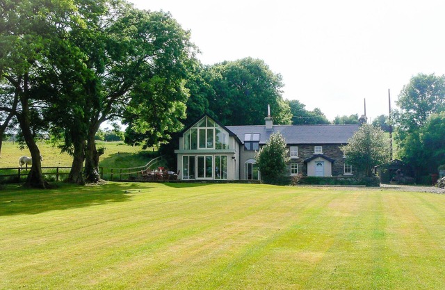 The Bay House. Fabulous water views - spacious and stylish Clonakilty cottage