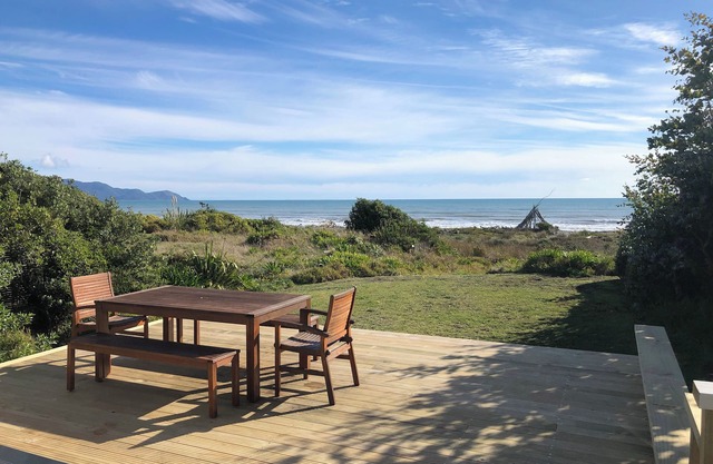 The Beachsider - Te Horo Beach Holiday Home