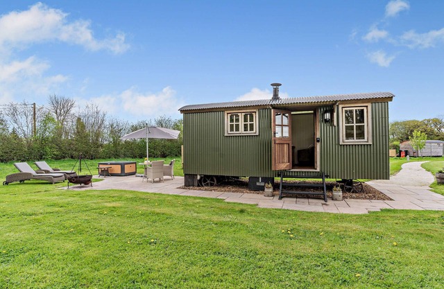 The Beehive - One Bedroom House, Sleeps 2