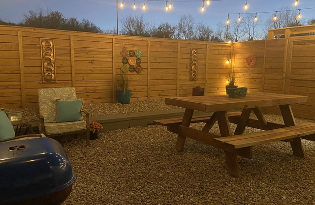 The Bella Vita- downtown by the square & park