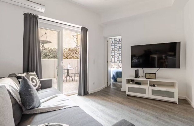 The Best Apartment in Lisbon, Praça da Alegria