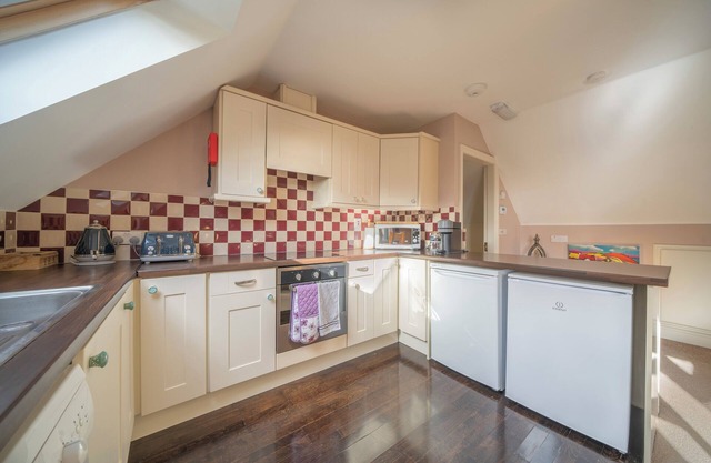 The Bird House - Woodland & Coastal Lodge nr. Kinsale and Old Head Golf Course