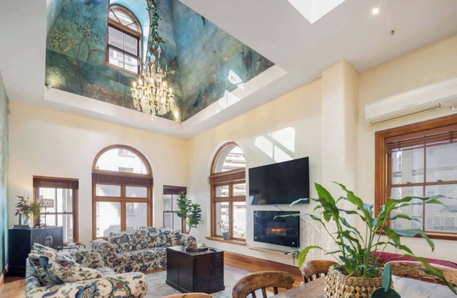 The Birds Nest - Central City Loft