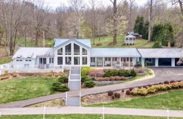 The Blue Heron Getaway on Claytor ake in the Appalachian Mountains of Virginia