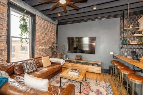 The Brick Dachshund - Chic for 9