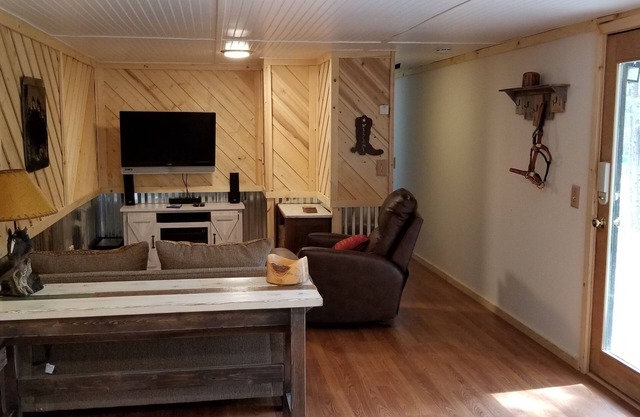 The Bunkhouse in the Pines, the Cozy Western Cabin in the Forest