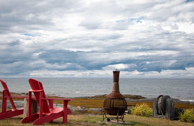 The Cabines du Phare are located in Rimouski by the sea. They are composed of te