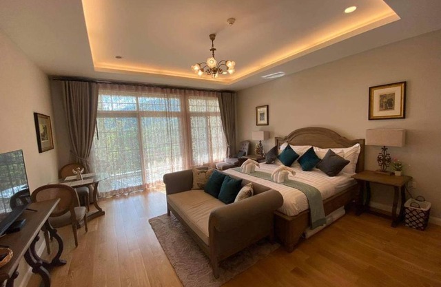 The Castell Condo by Nutthiwan room 912 and 921