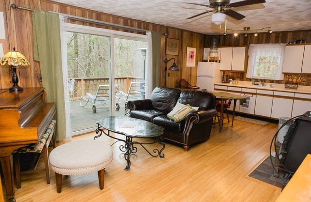 The Catskills Experience - No Car Needed