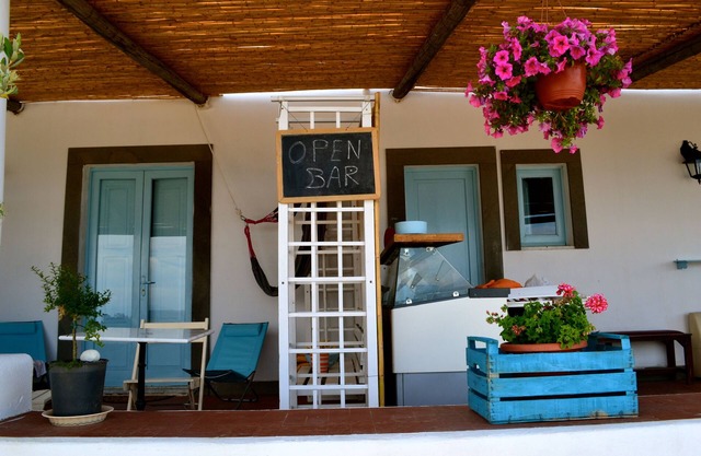 The Cave - panoramic studio with patio, Villa Paradis, Lipari