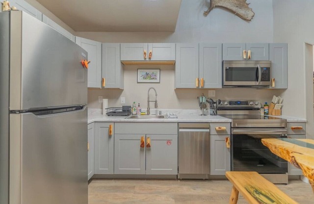 The Central Driftwood Inn 2.0