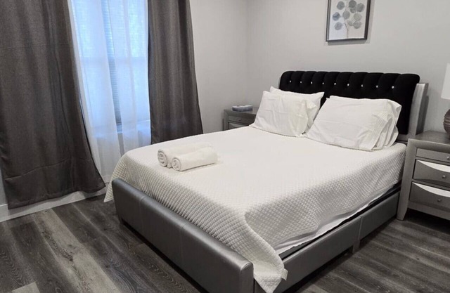 The Charming Suite: 1BR close to NYC