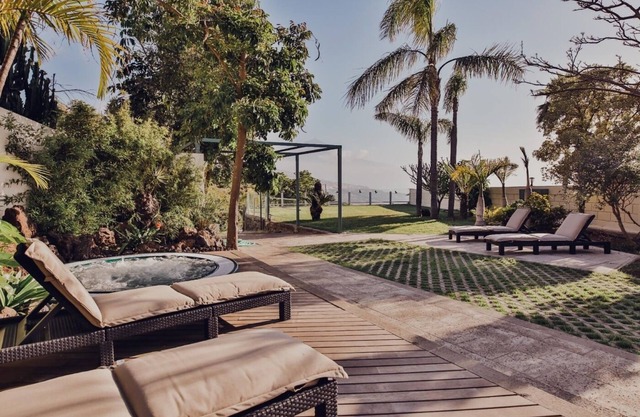 The Circular Villa - jacuzzi, hiking & vineyards