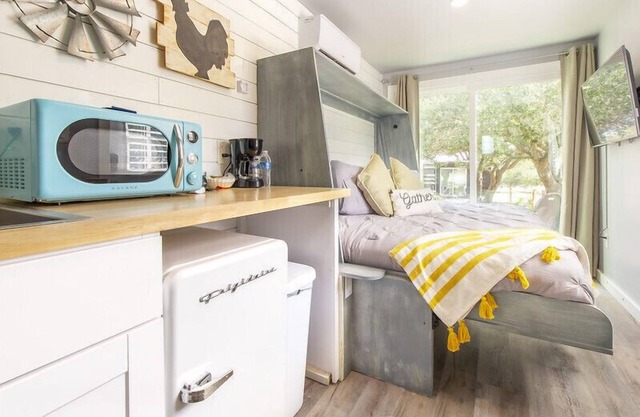 The Container Retreat @ 290 Wine Trail #8