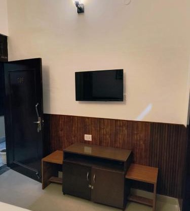 The Corbett Caves Inn