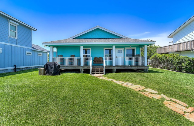 The Cottage on Salt Lake | Private Dock, Grill & Yard | Near Beach