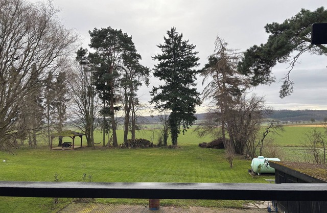 The country house is situated in a quiet location, close to hiking and biking trails & the highway.