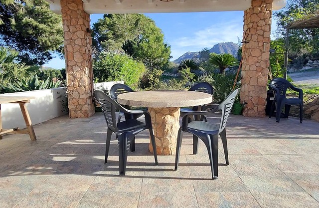 The countryside 10 mts from the beaches and town