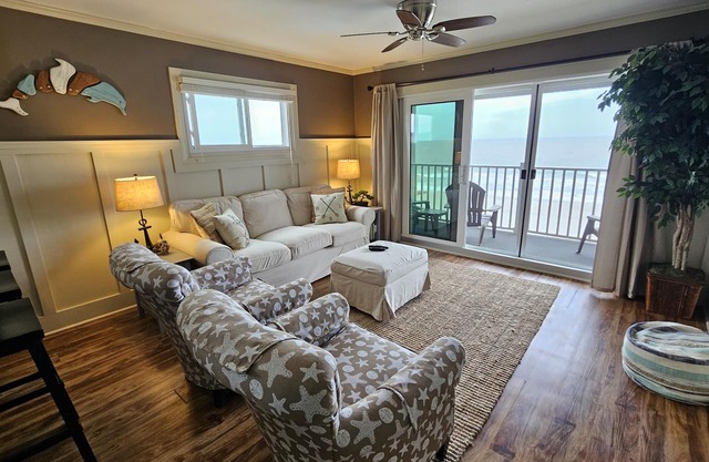 The Coziest 2 Bedroom/2 Bath Oceanfront Condo In Surfside Beach!