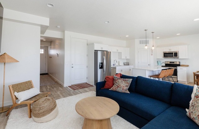 The Cubhouse | 3 Bedroom 2.5 Bath | Free Boat Parking