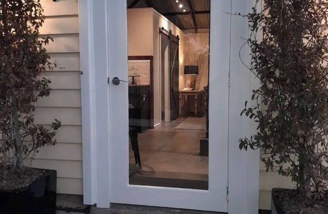 "The Dairy" Just 5 minutes from Pakenham racecourse and Gumbuya World