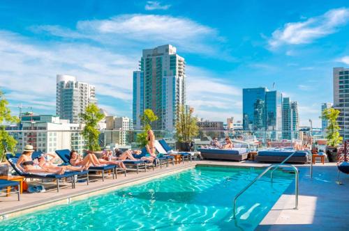 The Daisy Bright 2BR Stay in Downtown San Diego