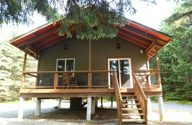 The Den Cottage: Private Cottage in Kodiak at Friends by the Ocean