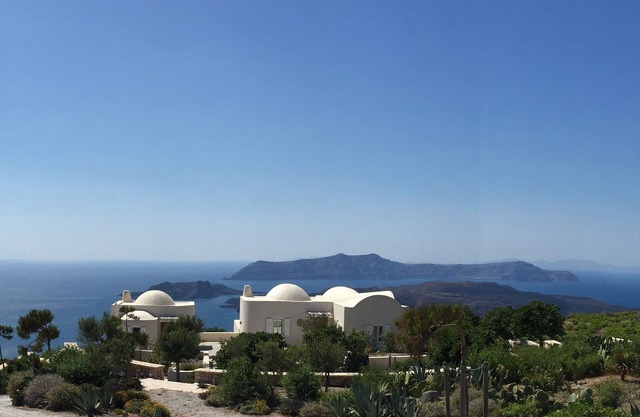 The Dome House: stunning sea views, garden, pond and squash court