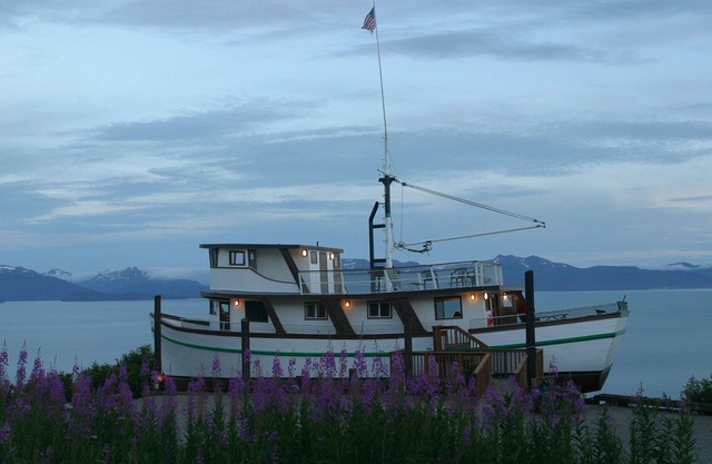 The Double Eagle Boat Cabin On Land