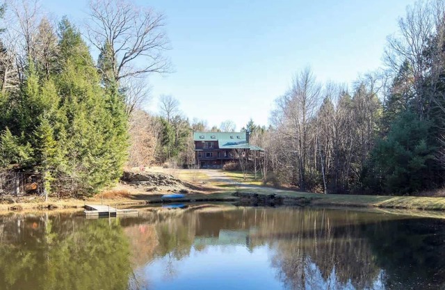 The Dover Hideaway | Hot Tub & Close to Mt. Snow