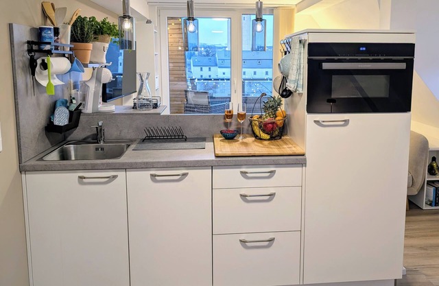 The dwarf building - modern living with a view of the castle