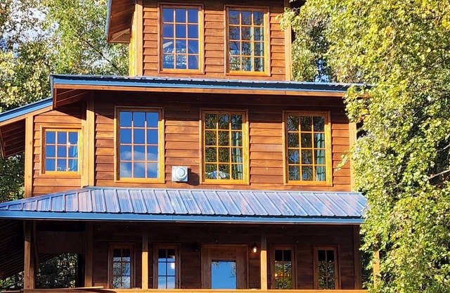 The Eagle's Nest Treehouse Cabin