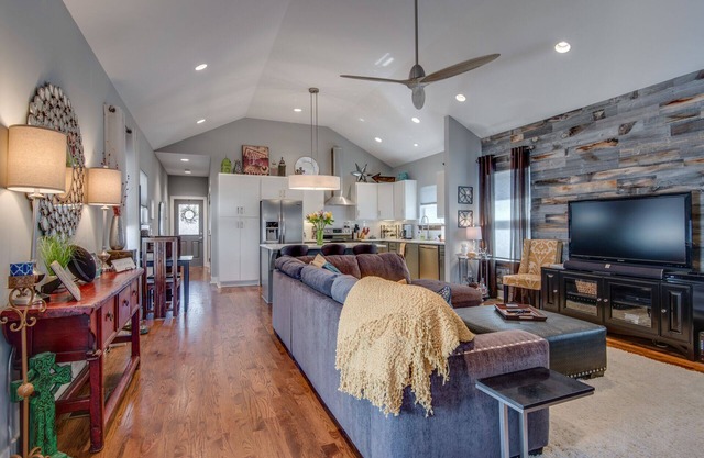 The East Nashville Getaway. New home w/upgraded amenities, minutes to Broadway!