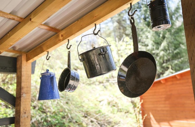 The Elderberry Cabin - Cowichan Valley Bunkie Glamping