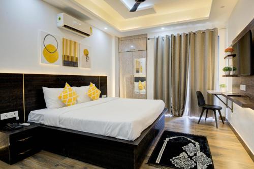 The Empire Studioz Hotel Golf Course Road Studio with Kitchen & Balcony One Horizon Center Paras Hospital Cyber City