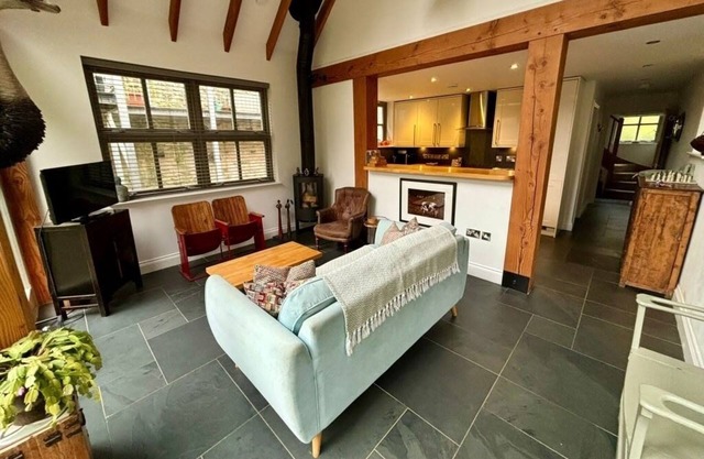 The Engine House, Stylish Heritage 2 bedroom Cornish Gem