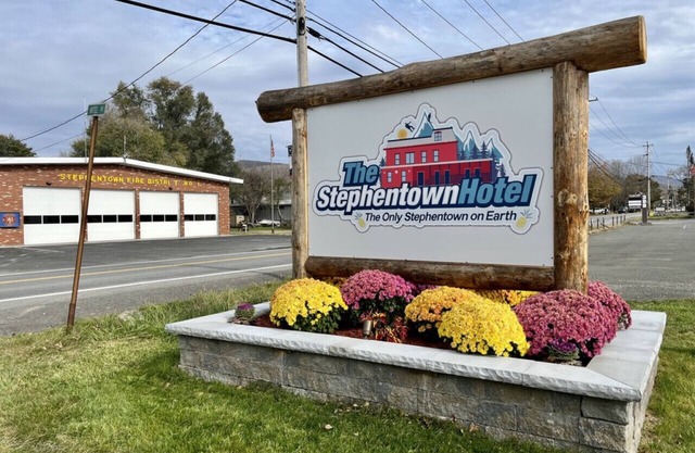 The entire Stephentown Hotel! 28 person occupancy