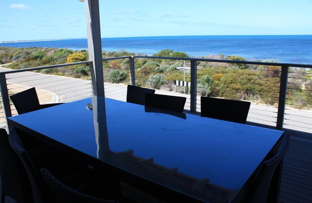 The Esplanade - Large Modern holiday home with spectacular sea Views