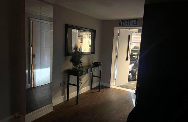 The Exclusive Jacuzzi Apartment with Balcony & Parking