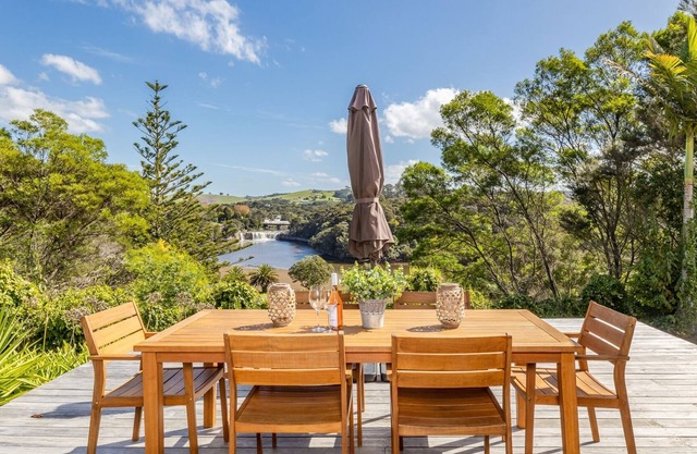 The Falls View - Haruru Falls Holiday Home