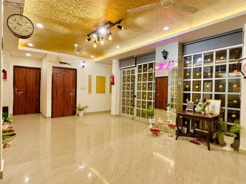 The First Floor I Top Rated Boutique Homestay I Near Lekhraj Metro Lucknow