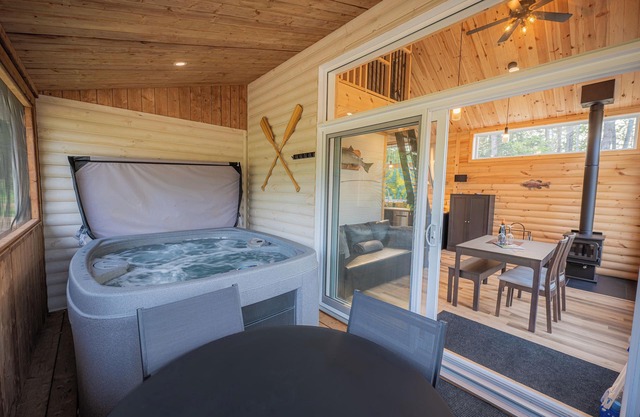 The fisherman's camp - By the water!