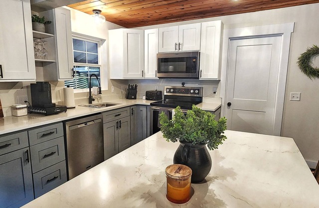 THE FISHING SHACK - NEWLY REMODELED IN 2023