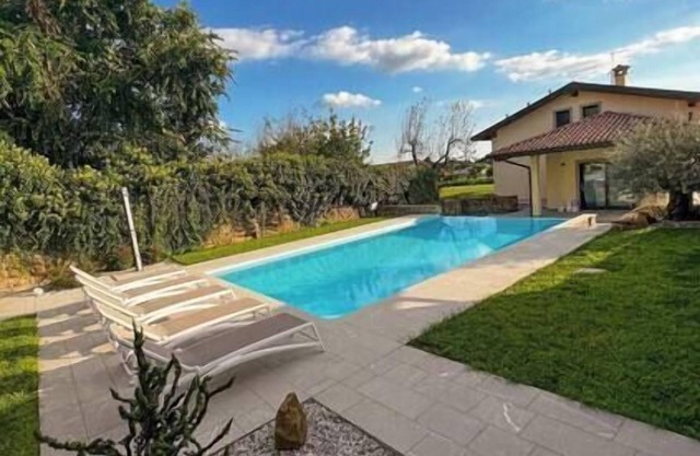 "The Freedom" Room with Pool View in Collio