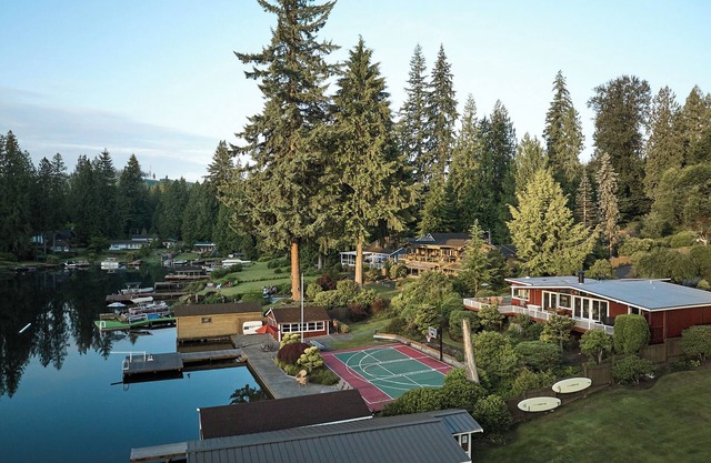 “The Gallery” Luxury Mid Century Modern Lakehouse