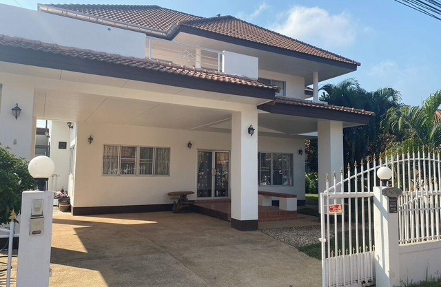 The Garden HousenA large Family House, fully furnished and equipped.